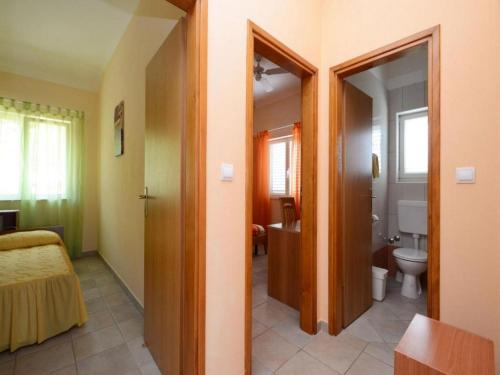2 bedrooms, 4 beds