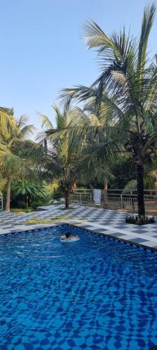 Disha Villa-Casa Oceano, sea facing villa with a pool, at Palghar in Nandgaon