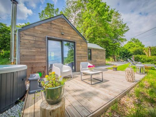 Romantic Hideaway with Hot Tub gîte à louer Burnontage