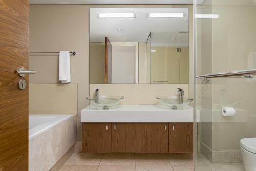 Canal Quays Apartments - image 6