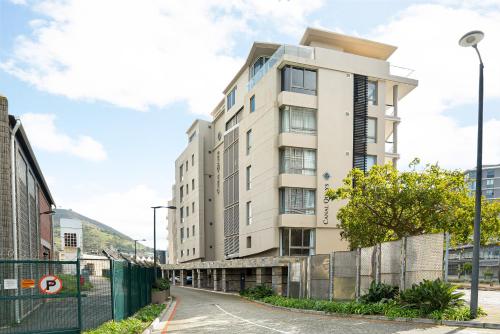 Canal Quays Apartments - image 11