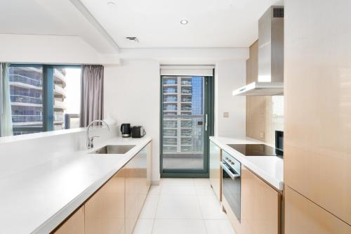 Lux BnB Paramount Tower I Burj Views - image 10