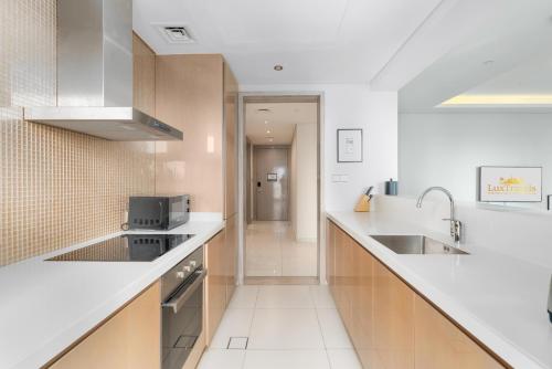 Lux BnB Paramount Tower I Burj Views - image 11
