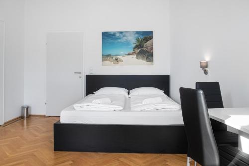 Private Rooms in Spacious 7-Bedroom Apartment Near Hauptbahnhof, Wien