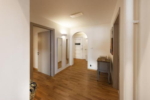 Kolonaki 2 Bdr apartment - image 4