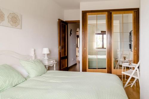  Casa de Las Flores - Apartamento con jardín privado frente a la Playa de Comillas in Comillas