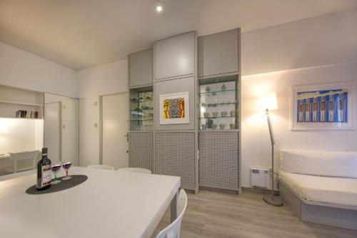 Artistic apartment next to everything, Atény (fotografie 9)