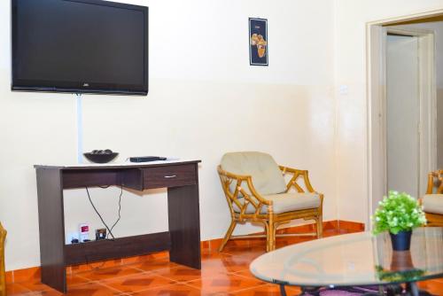 Avon Garden Apartments Area 25 - image 3