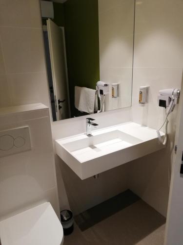 Le Kleber Hotel - image 2