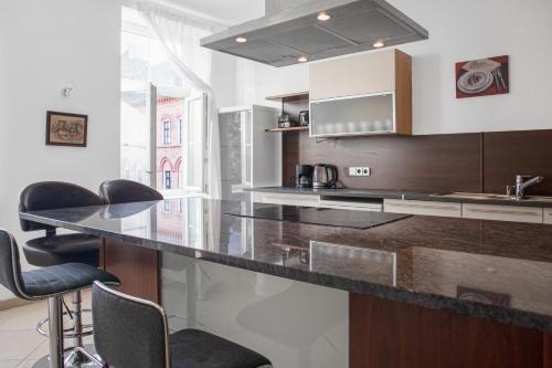 Private Rooms in Spacious 7-Bedroom Apartment Near Hauptbahnhof 4