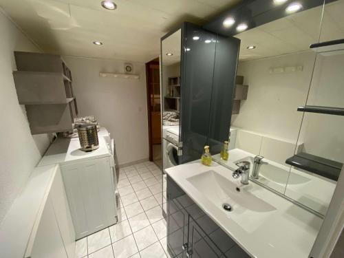 Apartment (6 Adults) image 10