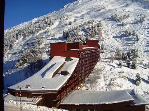 Appartement renove 6 personnes a Arc 2000, balcon, tele, DVD, casier a ski - FR-1-411-407 in Arc 2000