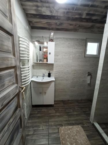 2 bedrooms, 4 beds