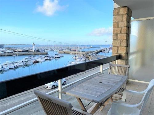 Apartment (4 Adults) room in Appartement 2P à Quiberon vue port avec balcon