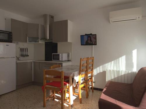 Appartement Balaruc-les-Bains, 1 pièce, 4 personnes - FR-1-553-101 - Location saisonnière - Balaruc-les-Bains