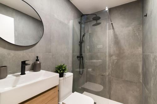 Moderno y Acogedor Apartamento en Atocha 4 PAX A/C - image 14