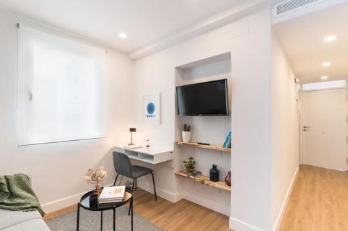 Moderno y Acogedor Apartamento en Atocha 4 PAX A/C - image 8