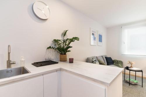 Moderno y Acogedor Apartamento en Atocha 4 PAX A/C - image 13