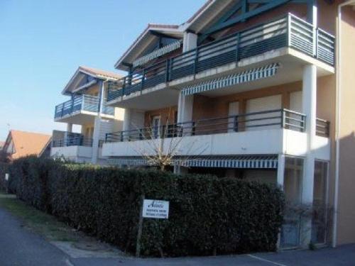. Appartement Vieux-Boucau: 4 pers, proche plage, terrasse, parking, idéal famille/amis - FR-1-379-97