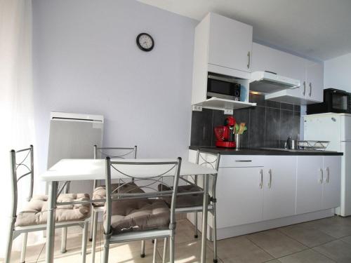 Appartement Balaruc-les-Bains, 1 pièce, 2 personnes - FR-1-553-16 - Location saisonnière - Balaruc-les-Bains