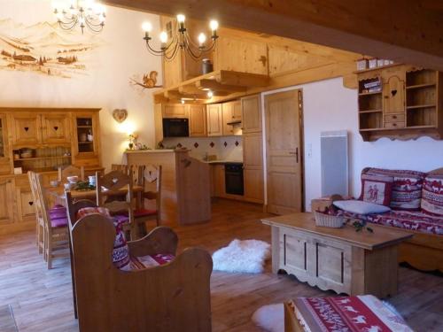 Triplex confort montagne 12 pers, box privé, garage, balcon, proche commodités - FR-1-342-237