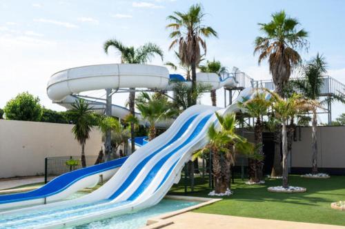 Domaine de vacances à 600m de la plage, villa climatisée 3 chambres 7 couchages WIFI animations piscines en suppléments LRTAMJ36