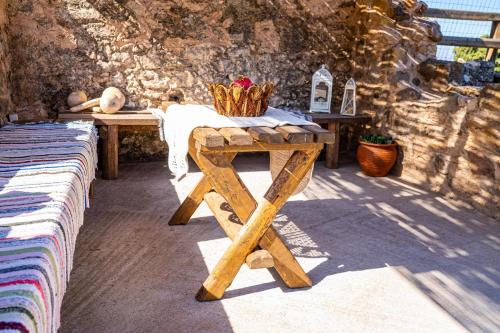 ระเบียง/ชานเรือน, Chaihoutes stone villa into Olive farm in Zia in แลมบิ