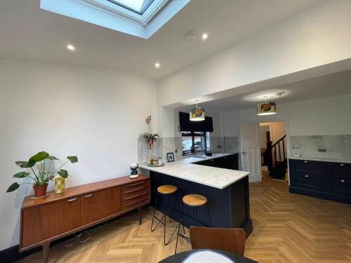 Cheerful 2 bed house on Causeway Coastal Route with parking in เบลล์วิว