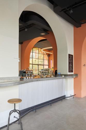 Pub/salon, Combo Milano in Milan