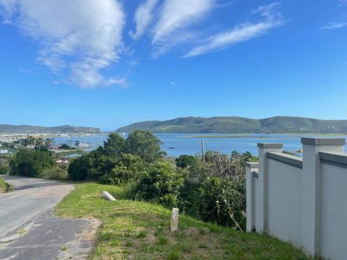 Solar-powered Lovely 1-Room Loft with amazing lagoon views!