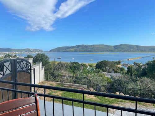 Solar-powered Lovely 1-Room Loft with amazing lagoon views!