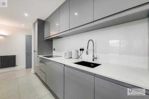FREE PARKING - Stylish Three Bedroom Apartment by London ExCeL, Londyn (zdjęcie 7)