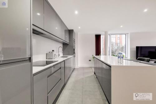 FREE PARKING - Stylish Three Bedroom Apartment by London ExCeL, Londyn (zdjęcie 4)