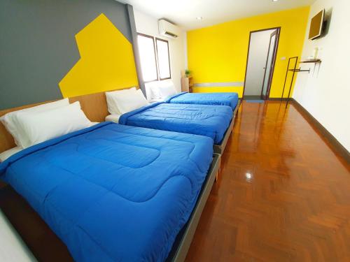 room detail thumbnail 1