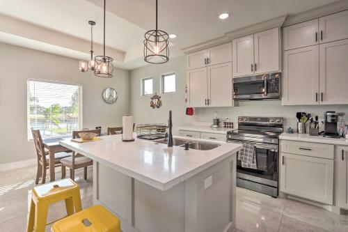 Stunning Laguna Vista Retreat w/ Pool & Grill in Laguna Vista (TX)