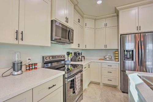 Stunning Laguna Vista Retreat w/ Pool & Grill in Laguna Vista (TX)