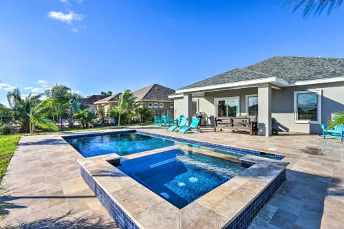 Stunning Laguna Vista Retreat w/ Pool & Grill in Laguna Vista (TX)