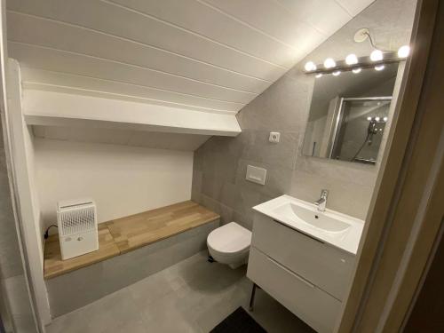 Appartement duplex confortable au cœur de Cauterets idéal pour 6 personnes et proche des commodités. - FR-1-401-183 - image 2
