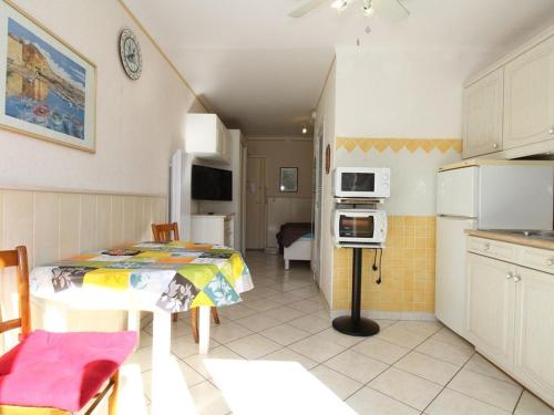 Appartement Balaruc-les-Bains, 1 pièce, 2 personnes - FR-1-553-129