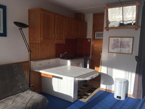 . Studio pour 4/5 pers. avec balcon, accès pistes, casier à skis, parking, résidence avec ascenseur - FR-1-602-43
