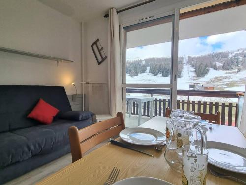 . Studio cosy à 50m des pistes avec Wifi et parking - FR-1-525-214