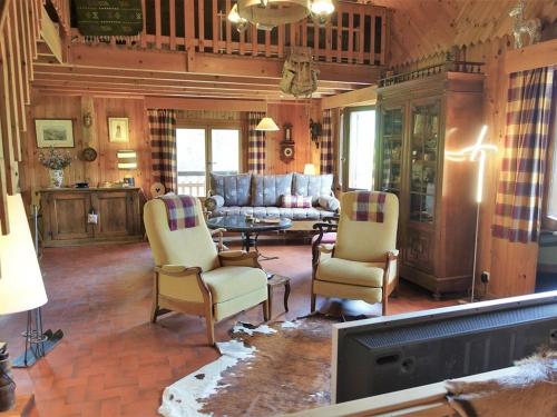 Chalet chaleureux pour 10 personnes avec cheminée et internet, proche des pistes - FR-1-342-224