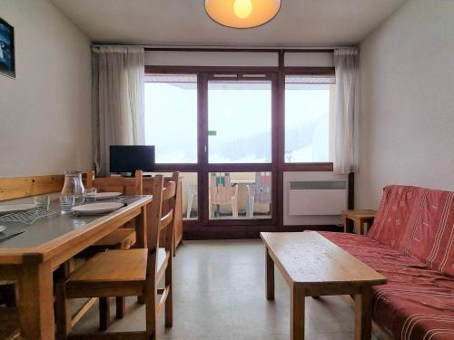 . Appartement cosy 6 pers, balcon exposé, proche pistes et commerces, parking, navette, Wifi gratuit - FR-1-525-218