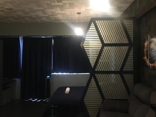 Cozy Condo Near NAIA with WIFI, Pool and Balcony, Манила
