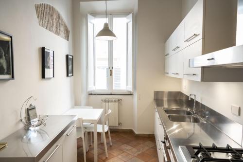 Artsy and elegant apartment near Pantheon, Roma (foto 10)