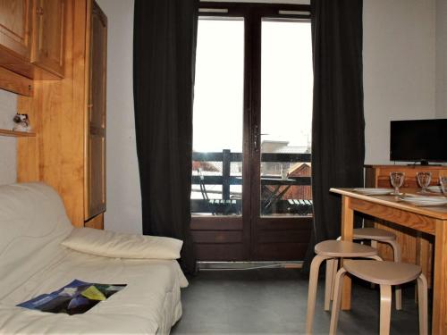 Appartement Risoul, 1 pièce, 4 personnes - FR-1-330-554 (Studio cabine au pied des pistes, 4 couchages, plein centre, balcon expose Ouest, parking proche - F) in Risoul