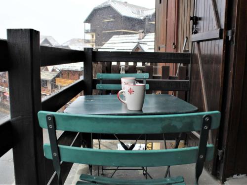 Appartement Risoul, 1 pièce, 4 personnes - FR-1-330-554 (Studio cabine au pied des pistes, 4 couchages, plein centre, balcon expose Ouest, parking proche - F) in Risoul