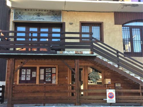 Appartement Risoul, 1 pièce, 4 personnes - FR-1-330-554 (Studio cabine au pied des pistes, 4 couchages, plein centre, balcon expose Ouest, parking proche - F) in Risoul