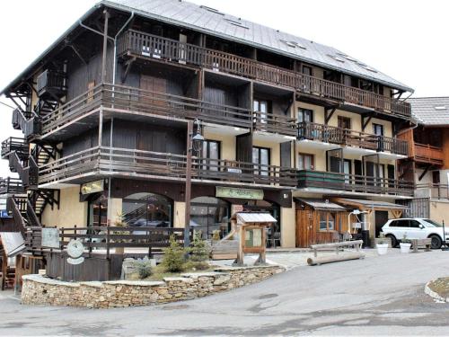 Appartement Risoul, 1 pièce, 4 personnes - FR-1-330-554 (Studio cabine au pied des pistes, 4 couchages, plein centre, balcon expose Ouest, parking proche - F) in Risoul