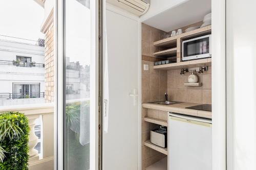 кухня, Residence Courcelle in Левалоа-Пере